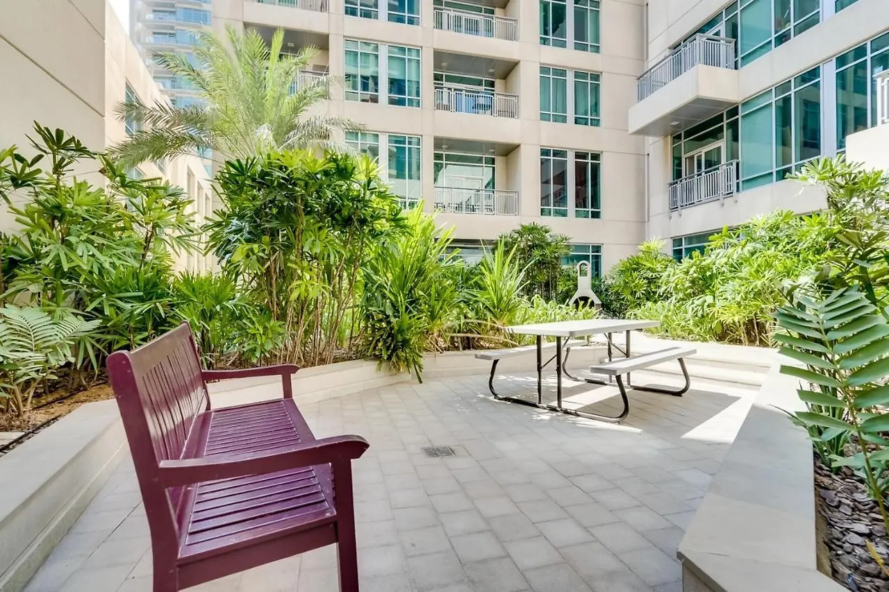 アパート Oskena Vacation Homes -The Lofts Boulevard Downtown ドバイ