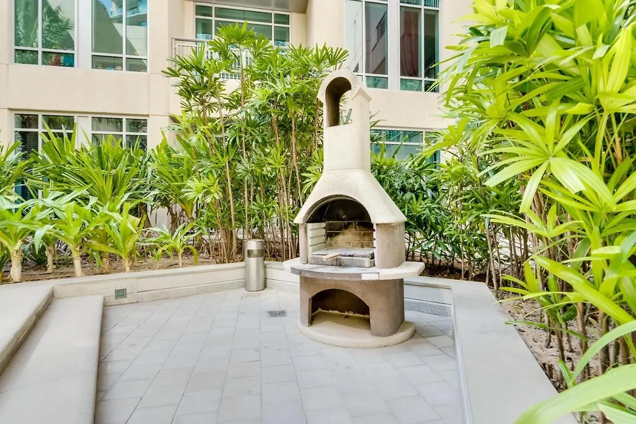 アパート Oskena Vacation Homes -The Lofts Boulevard Downtown ドバイ アラブ首長国連邦